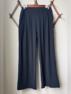 Black Wide Leg Ribbed Pleated Pants with Pockets - Size Small/Medium